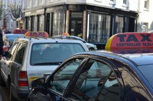 筑紫野市のタクシー運転手求人で入社祝い金はどれくらいもらえる？