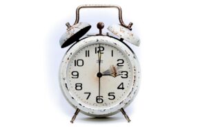タクシーの勤務時間はどれくらいが一般的？