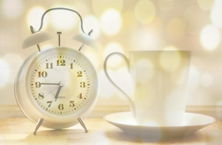 タクシー業界の勤務時間はどれくらいが一般的？