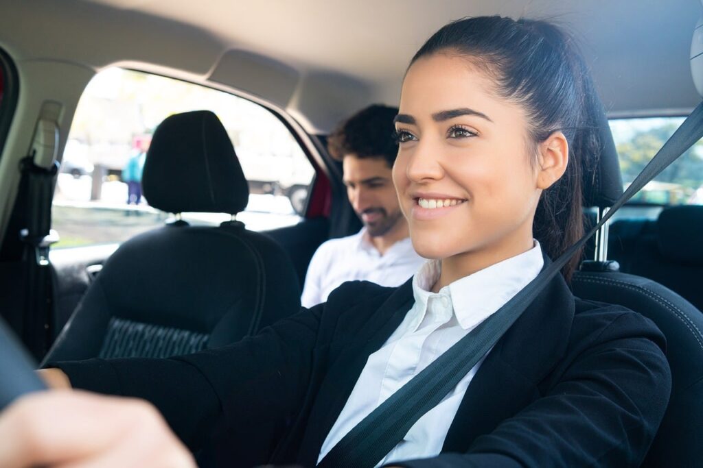タクシー運転手の研修内容は何が含まれている？